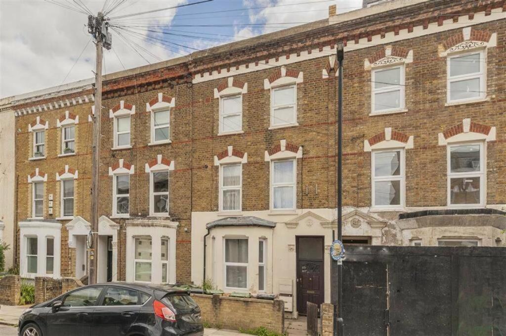 Apartment Lovely 2 Bedroom Garden Flat In *