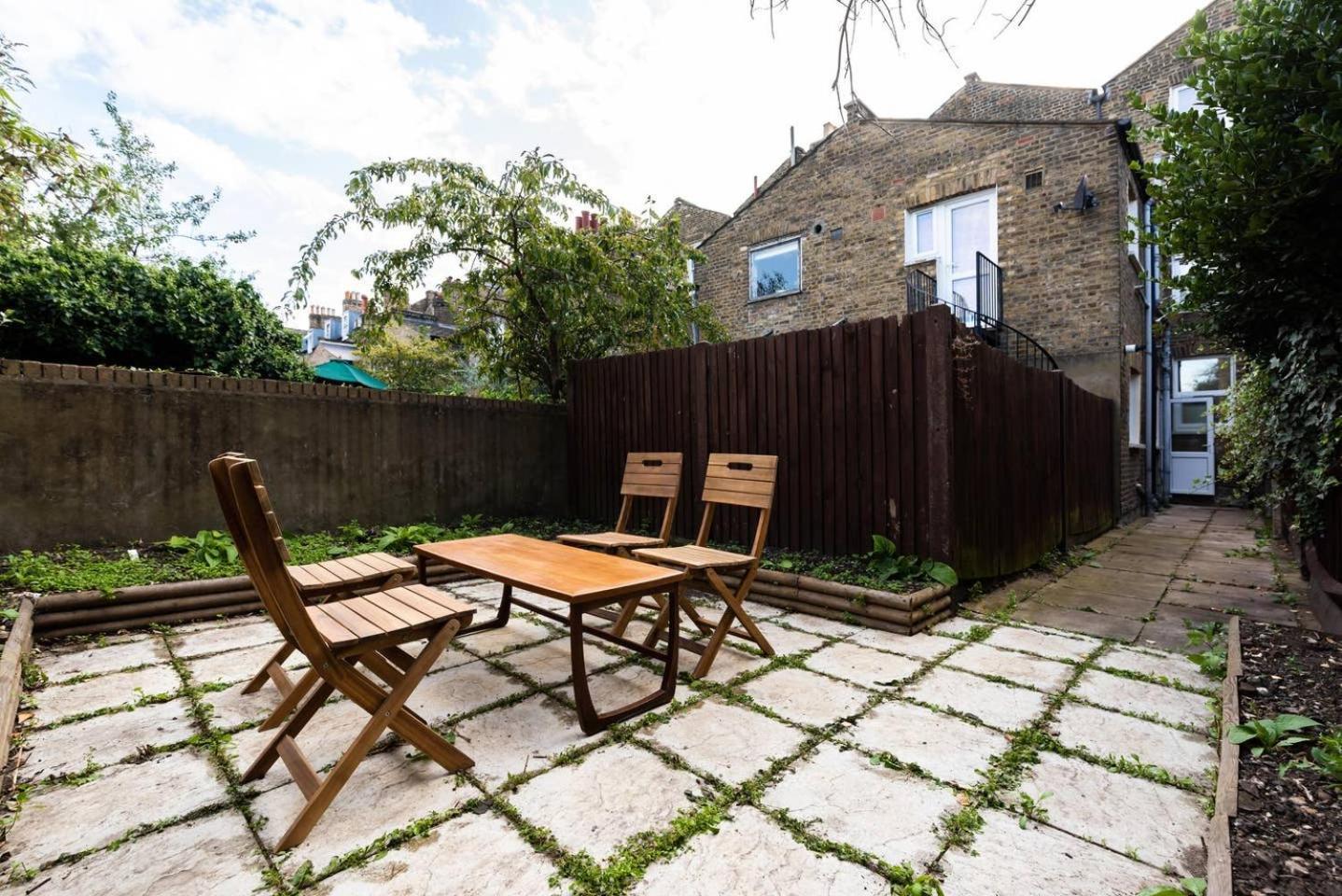 Apartment Lovely 2 Bedroom Garden Flat In *