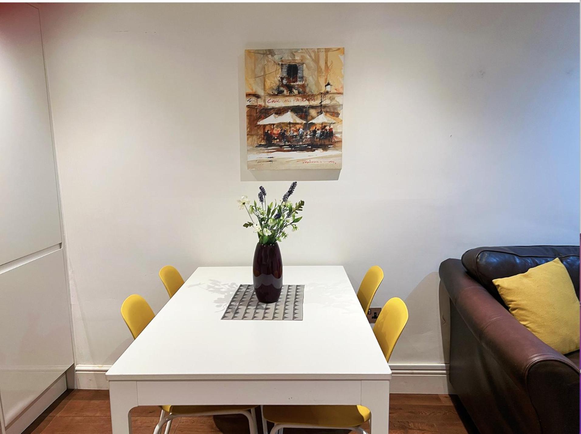 Lovely 2 Bedroom Garden Flat In Apartment *