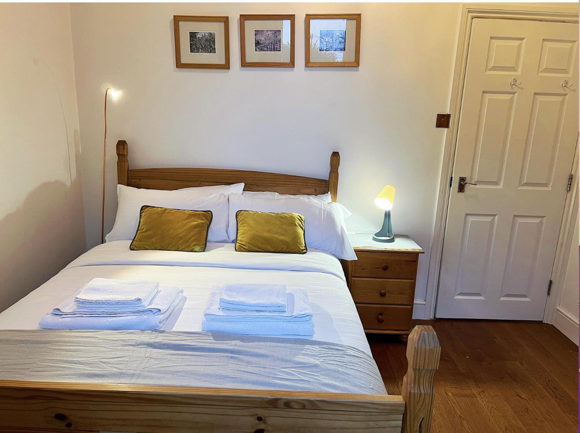 Lovely 2 Bedroom Garden Flat In *