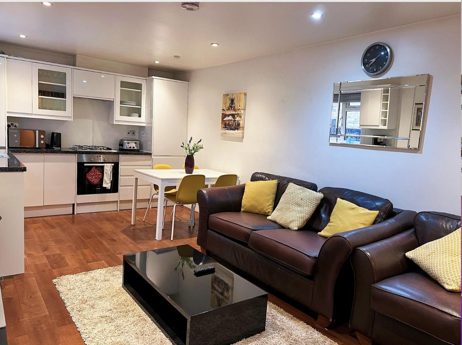 Lovely 2 Bedroom Garden Flat In Apartment London