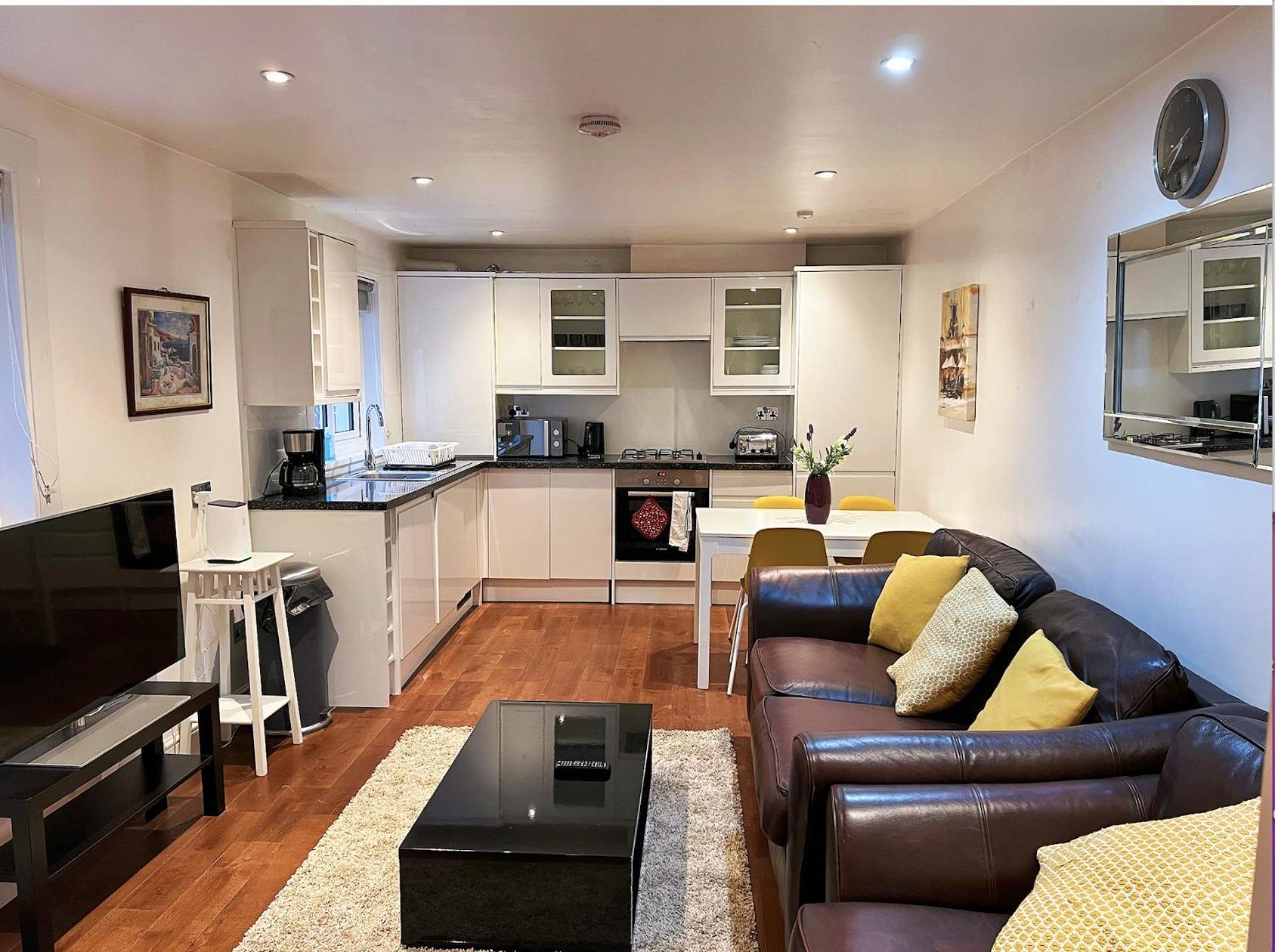 Lovely 2 Bedroom Garden Flat In London