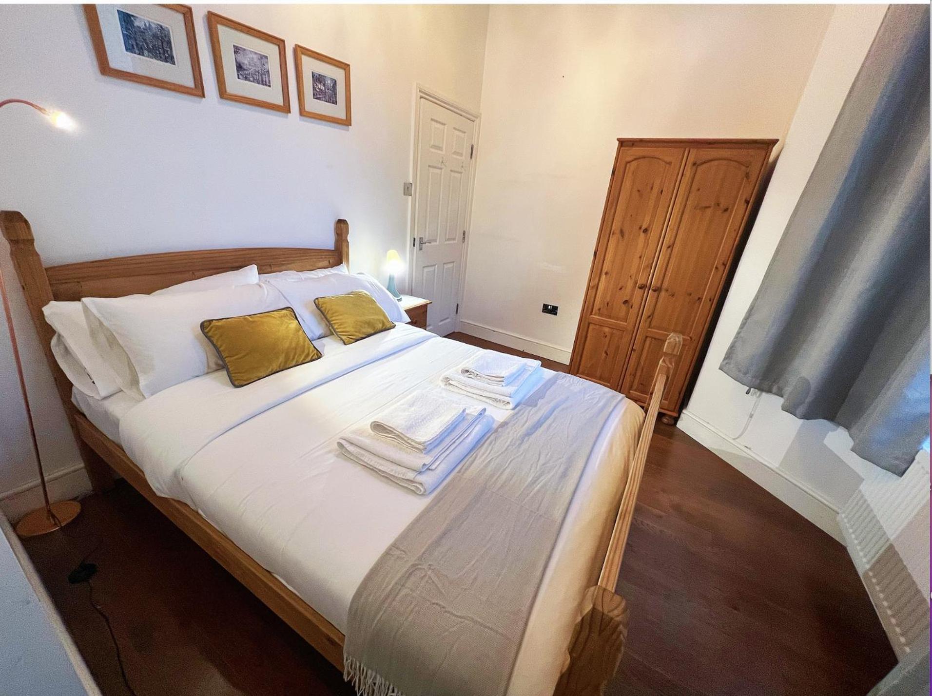 Lovely 2 Bedroom Garden Flat In London